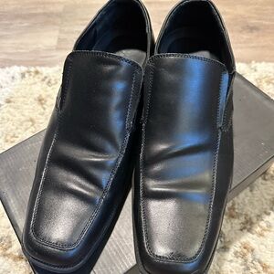Men’s size 11 Perry Ellis Leather Shoes